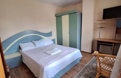 Rent of furnished 5-room apartments, 150 m², Faleza Nord, Constanța, Romania